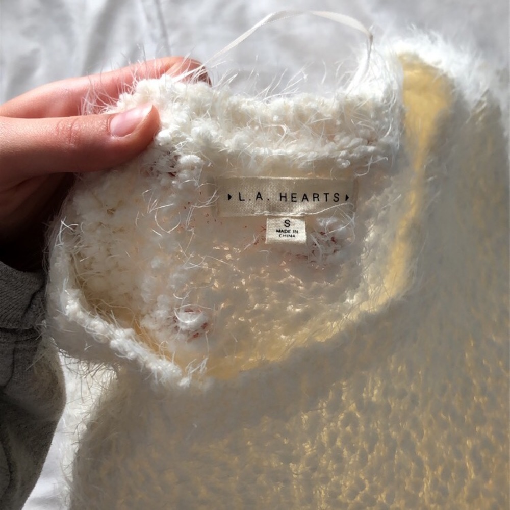 White PacSun sweater